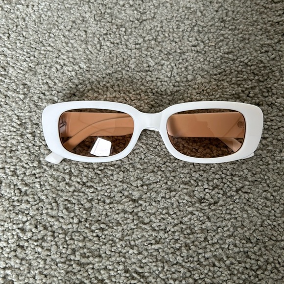 Rectangle cream glasses - Picture 1 of 2